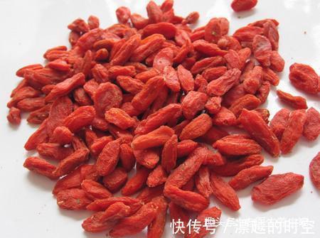 祛湿|你还在拔罐祛湿吗枸杞和它泡一泡，连喝一周湿气全消，腰也细！