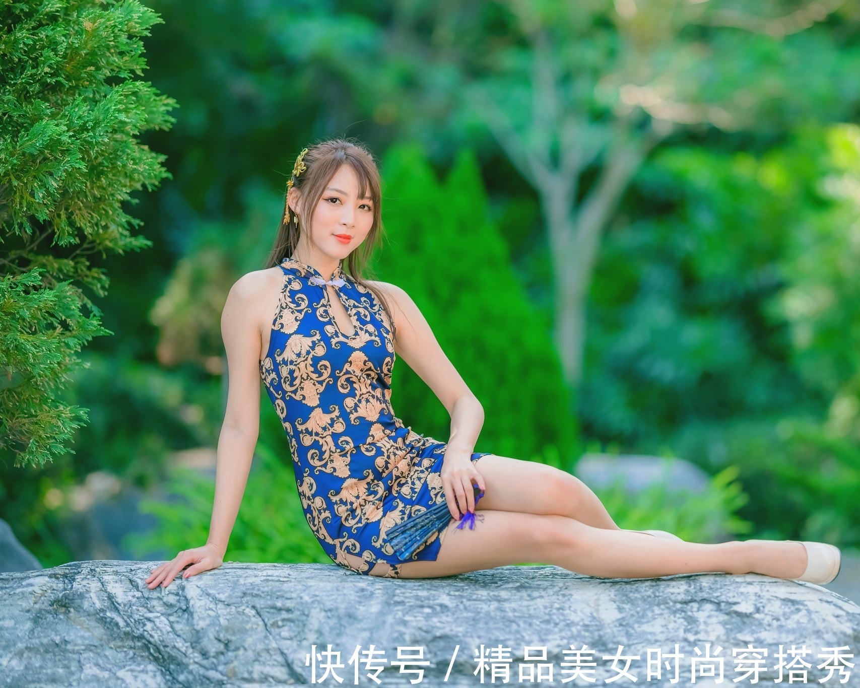 气质|温柔大气中的风韵——印花新式旗袍配白色高跟鞋,气质满满