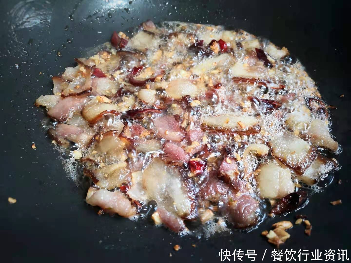  蒜苗|12月别知道吃芹菜茼蒿，蒜苗炒腊肉，鲜嫩可口下饭特香