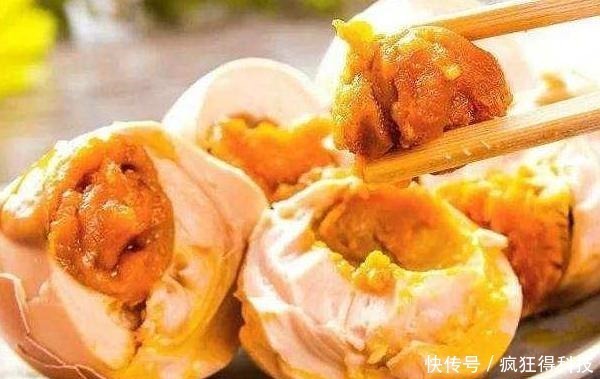 坛子|腌咸鸡蛋,别只知道加盐!多加2种料,又香又入味,个个起沙流油