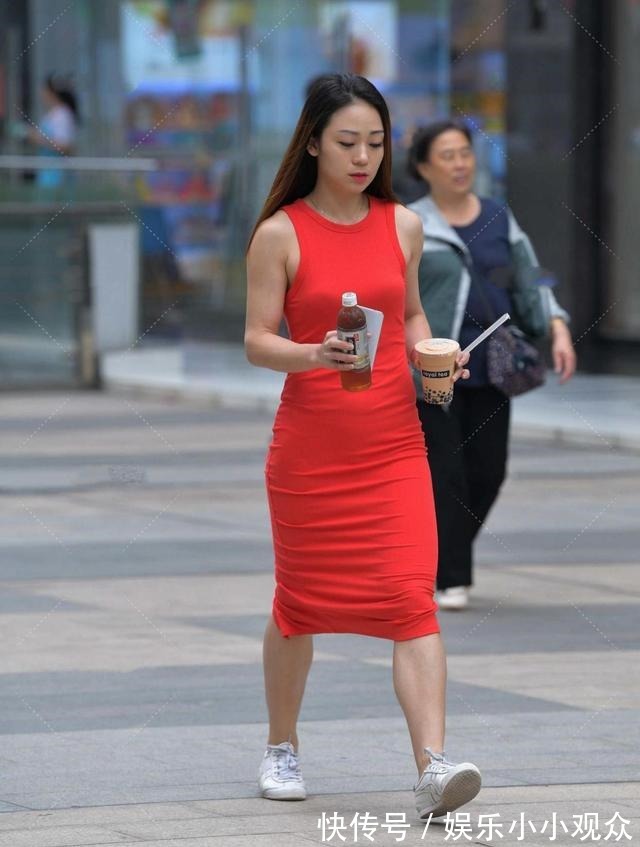 红色 红色修身裙,温婉大气,更显强大气场!