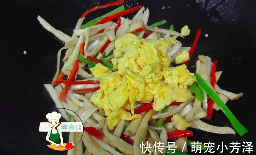 老少皆宜|这三样食材一起炒，不放肉也很鲜，难怪儿子爱吃，做法简单还营养