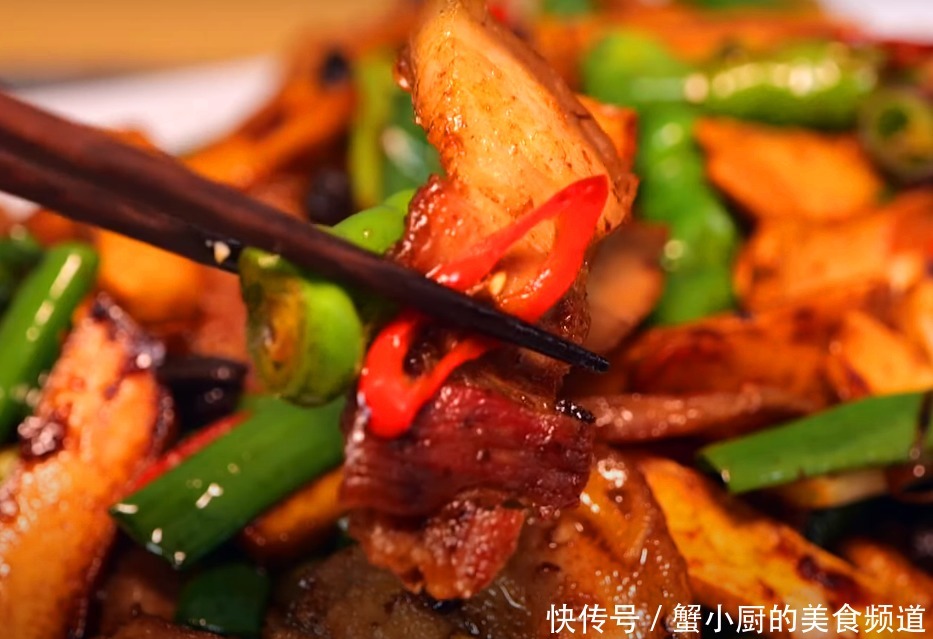 做法|川菜回锅肉,今天教你不油腻做法,入口香嫩让你多吃两碗饭