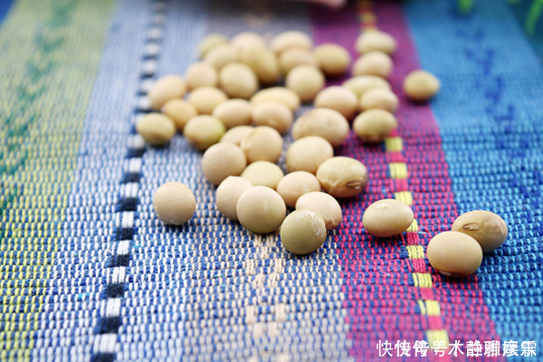 补充雌激素|雌激素不足,常有四种表现,多吃两物,补足雌激素,六十不显老