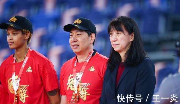 朱婷|中国女排主帅悬念再起,52岁郎平副手释放关键信号,恭喜朱婷!