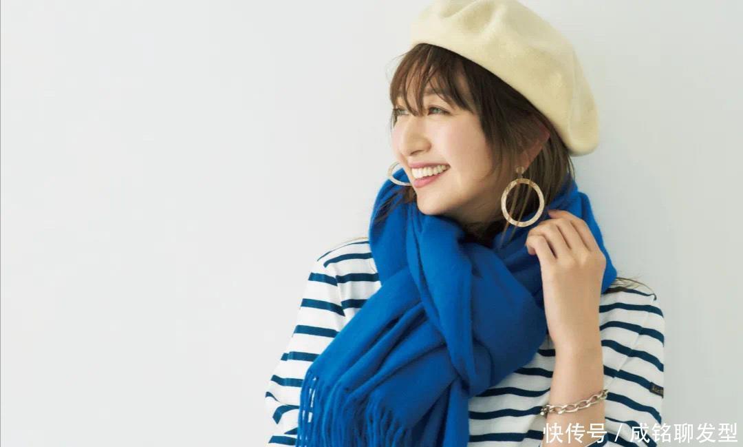 中年|中年女人更要懂搭配,三种围巾系法让穿搭更高级,美嫩保暖又洋气