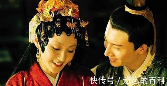 宝玉|宝玉和袭人云雨引起林妹妹“醋意儿”,说三个字,令袭人恨其一生!