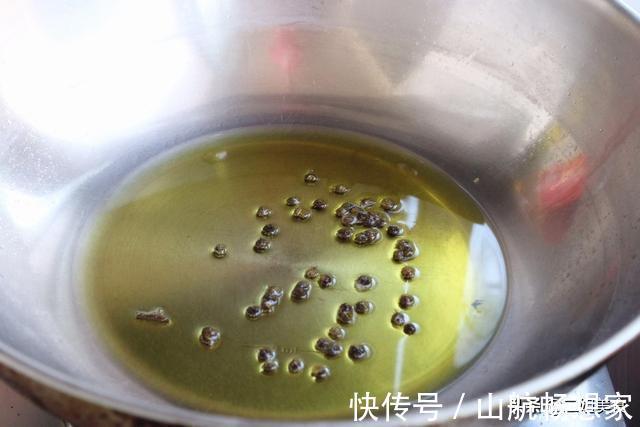 二姐|做莲藕，牢记不能直接下锅，大厨教您一招，莲藕脆嫩还不发黑