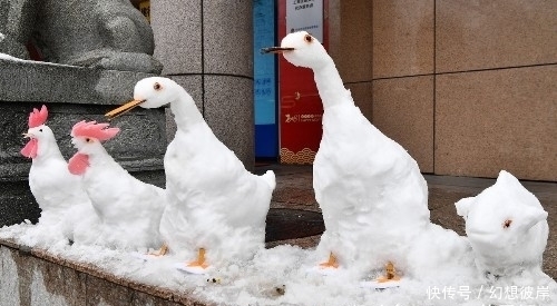 今年冬季爆红的“网红雪人”成国内热门旅游景点！