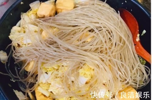 白菜炖豆腐原来有窍门,大厨教你几个技巧,上桌连汤汁都不剩