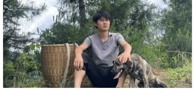 念鄉(xiāng)人周周，被稱男版李子柒，粉絲千萬不帶貨不直播，收入從哪來