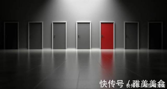 墙面|灰色地砖，配什么颜色的房门选择正确了，装修更大气