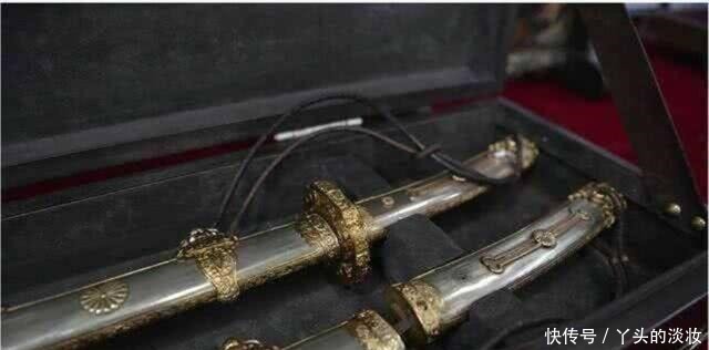 他收藏了一把刀,有人出价20万收购,他不为所动却无偿捐给国家!