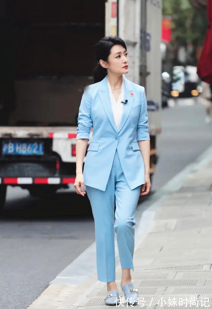 美感|周涛原来是“西装达人”,利用点缀修饰发搭配,减龄又优雅