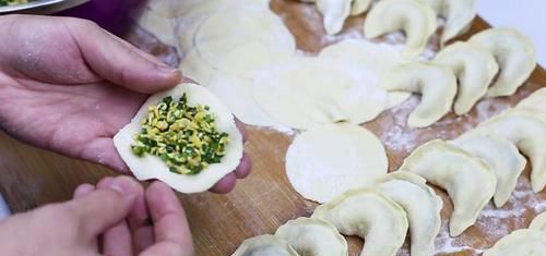 过年都爱吃饺子，这种馅料你吃过吗？鲜香入味，上桌瞬间被扫光