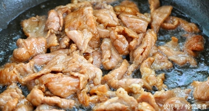 肉片用淀粉腌制是不对的!酒店大厨教你2个诀窍,肉片香嫩更入味