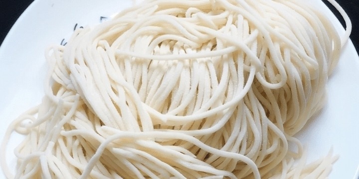 想吃炒面别再出去买,教你在家做,鲜香味美,好吃又劲道,特下饭