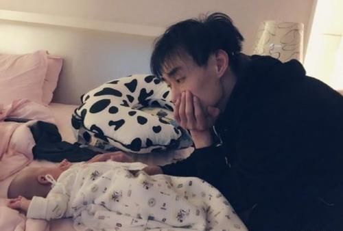 妈妈们|为何新生儿哈欠连天就是不睡?不是不困,而是家长的这些行为导致