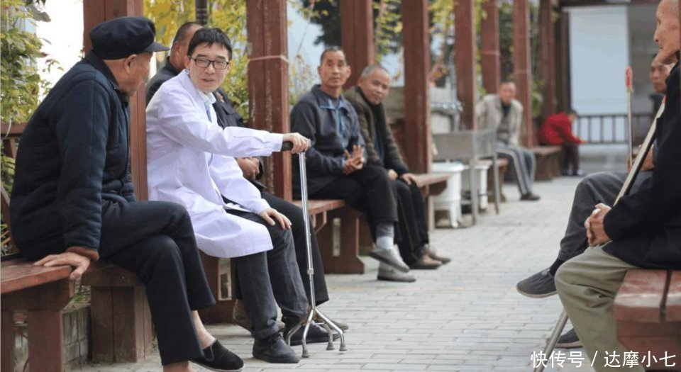 预防老年痴呆|老人若出现4种情况,老年痴呆可能要来了,做子女的别忽视了