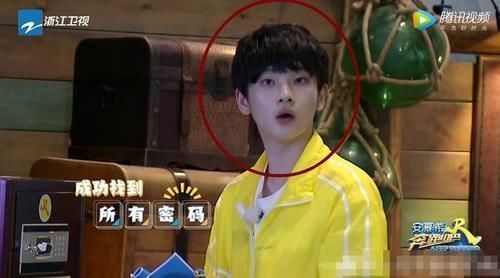 一瞬|上《跑男》不让染发,注意周震南咋掩盖金发的掉水里一瞬笑翻了