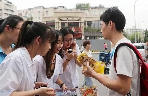 大一入学后，自我介绍在所难免，情商高的同学，只会介绍这两样