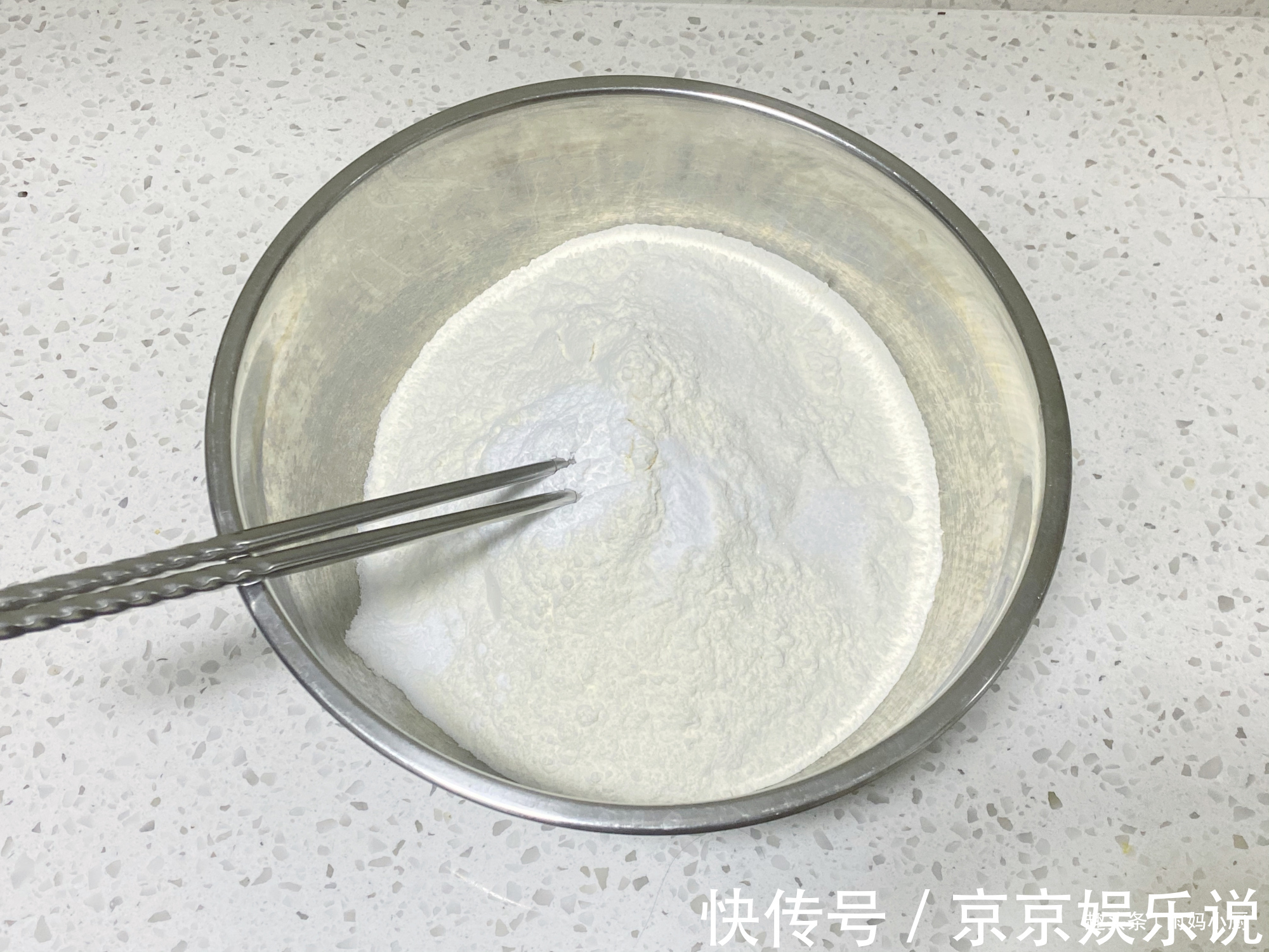 想吃油条别再买了,在家自己做好吃又卫生,个个空心又酥脆