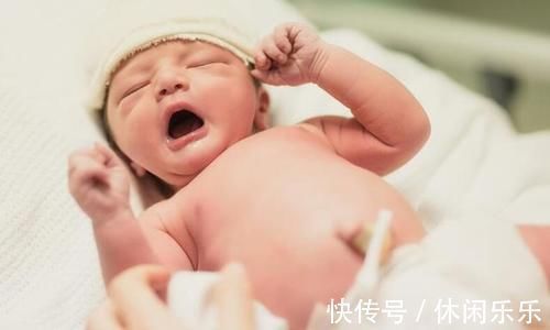 宝宝|新生宝宝睡眠不稳,易惊醒?别担心,一块“布”就能解决