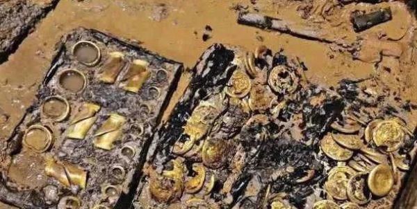 湖边发现皇帝墓,盗洞15米,专家再挖5公分,1吨黄金就没有了