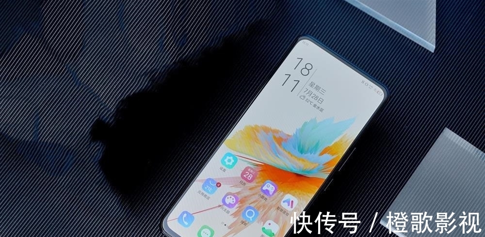 旗舰|20G+1TB存储，中兴Axon 40爆发，用上第三代屏下技术