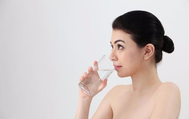 我是大医生|50岁是“长寿关键期”,睡前坚持4个习惯,身体健康,少生病