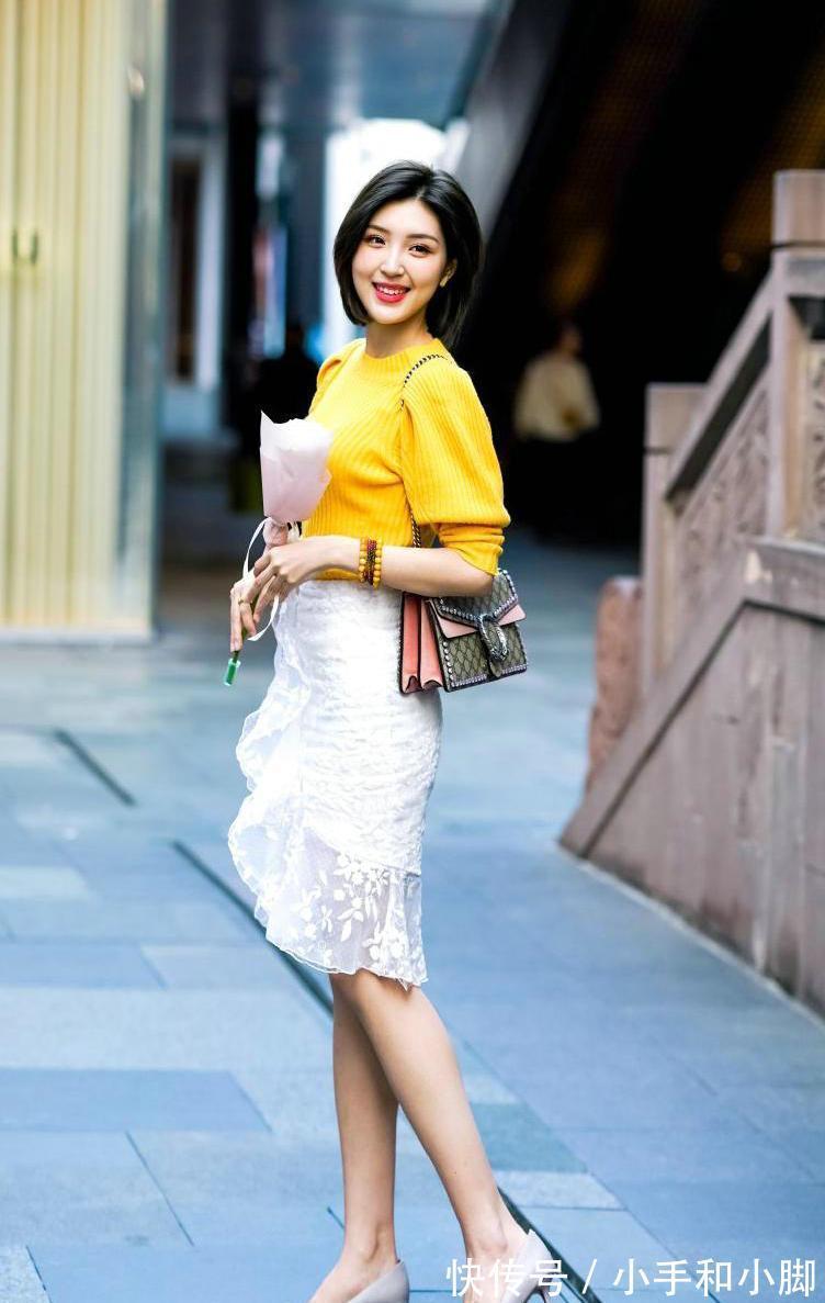 气质|半身裙搭配毛衣,轻松打造温柔气质,看起来时尚又美观