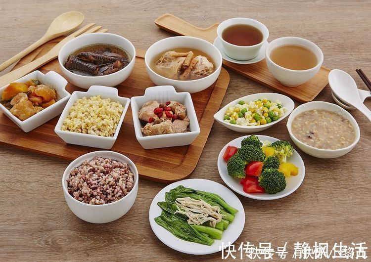 婆婆|产妇拒绝吃婆婆做的菜,老公恼羞成怒,宝妈:你尝一口试试