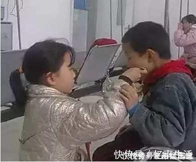 父母|年轻人不爱生二胎不出10年,二胎家庭与独生家庭的差距会拉大