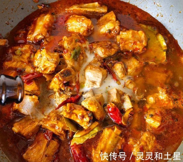 美食天下|十三香麻辣排骨,麻辣入味儿,好吃下饭!