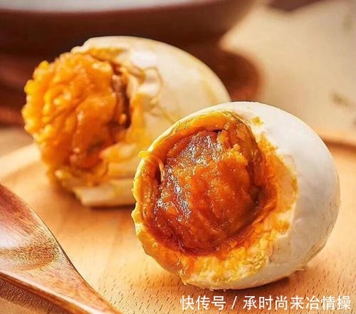 央视|央视“曝光”的海鸭蛋,这油到底是什么东西流出的“油”能吃吗