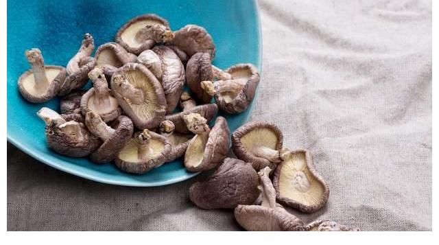 香菇|91岁退休院士呼吁停止食用，比味精还伤骨骼，家人尽早撤下餐桌