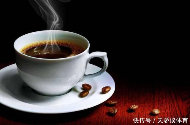 长期饮酒者,若晨起出现4大“异常”,肝已“稀巴烂”,及时戒酒