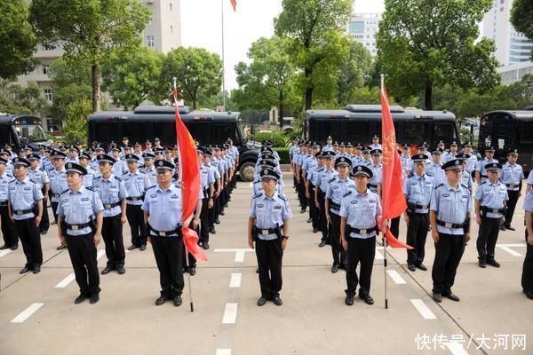 突击队|河南省公安厅百名青年民警组建防汛救灾突击队赴郑开展援助