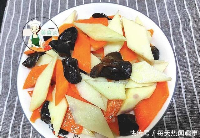 这三样素菜一起炒,秋天吃它特营养,我家一周吃3次,次次都光盘
