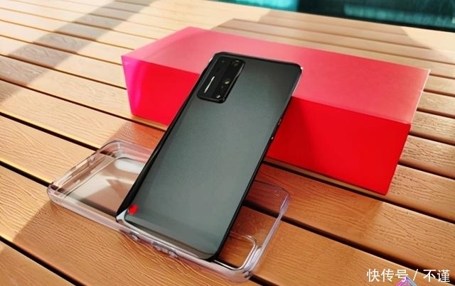 R2|「集微拆评」坚果R2评测：旗舰配置加独有功能，手机更好用了