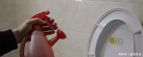 垃圾桶|藿香正气水倒进白醋,一年省下好多钱,我也是刚看到,用途真厉害