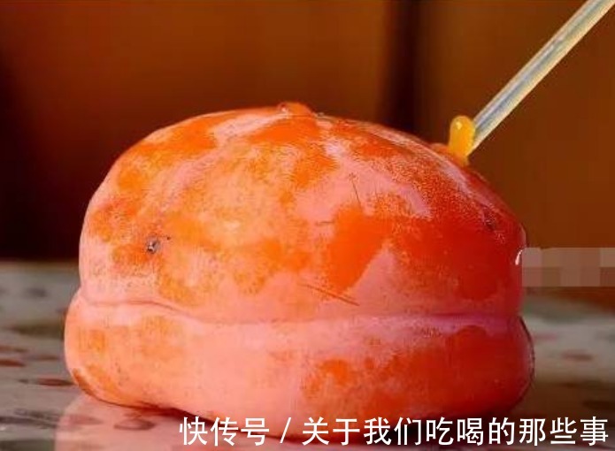 柿子的正确“吃法”，不用撕皮，果农教你2个方法，不流汁不脏手