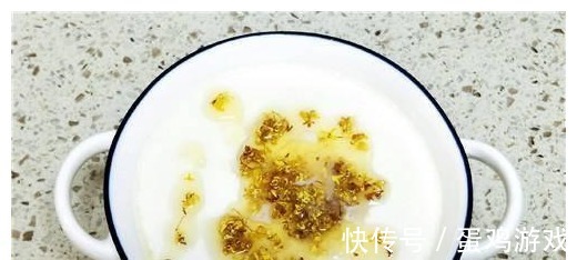 1杯牛奶2个鸡蛋，锅里一蒸，嫩滑爽口，奶香味浓郁，零失败甜品！