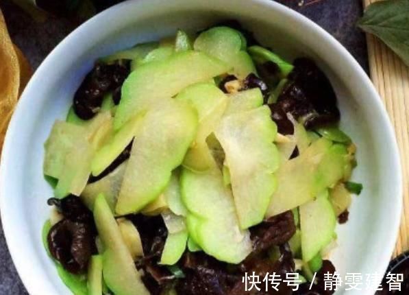 排毒|女性不想肚子鼓鼓，坚持吃3物，排毒清肠，抚平肚腩，越吃越瘦