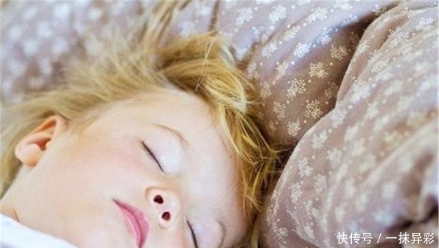 畸形|父母的4种做法,可能导致宝宝骨骼畸形,别大意,不少人犯