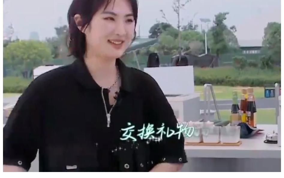 黄晓明|姚安娜带去中餐厅的东西，宁静看到后全部拿走，黄晓明直夸她贴心