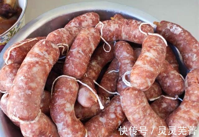 灌好的香肠，万不可直接晒，很多人做错了，难怪腊肠不香，不入味！