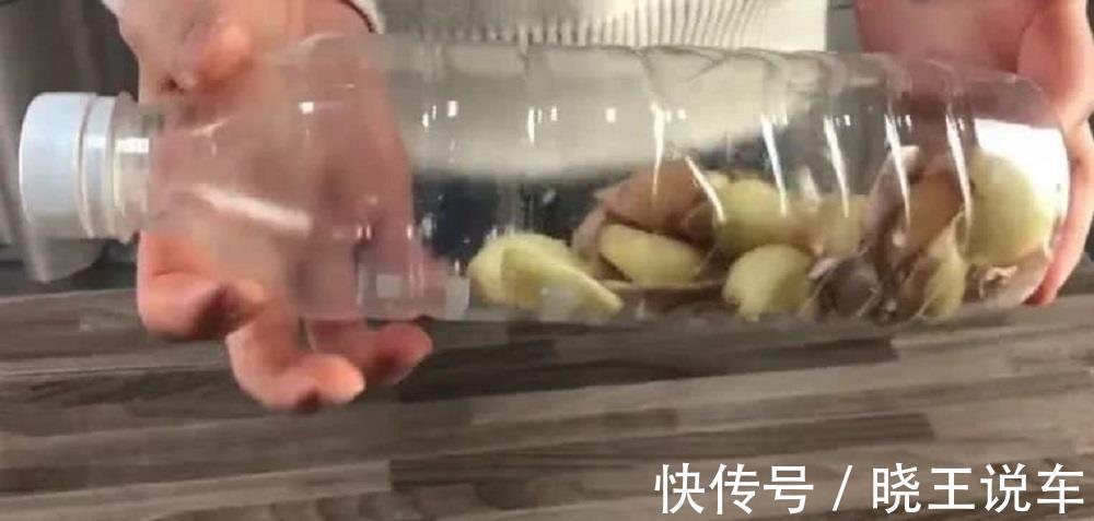 大蒜|才知道,剥大蒜米不刀拍不手抠,只要一个瓶盖,1分钟剥一大碗