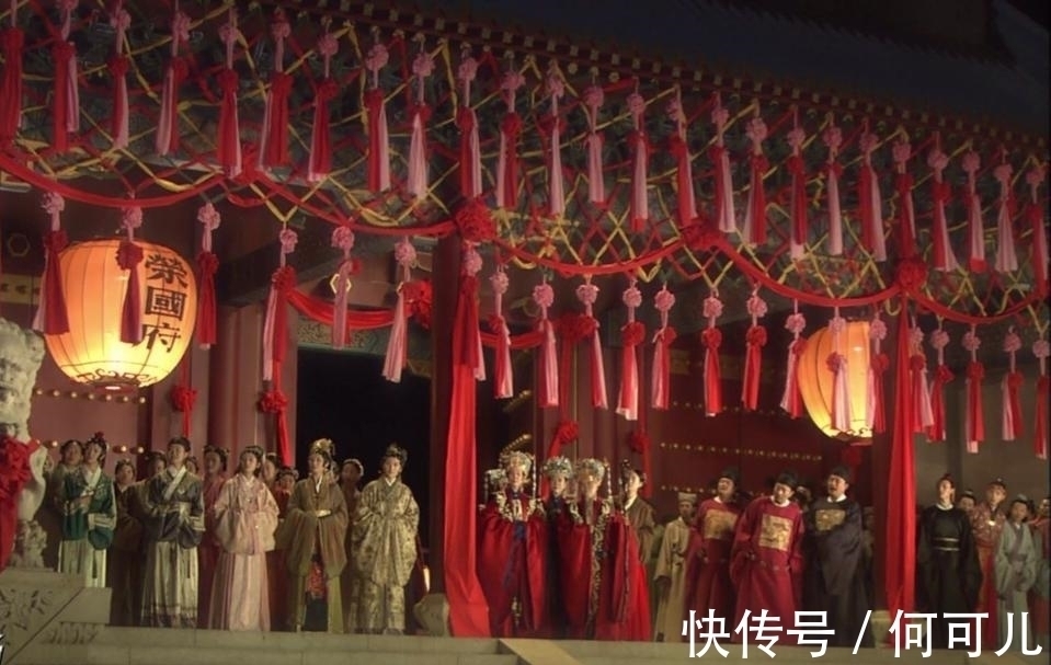 大观园&贾元春省亲,一直“针对”林黛玉,回贾府第一件事为何是更衣?