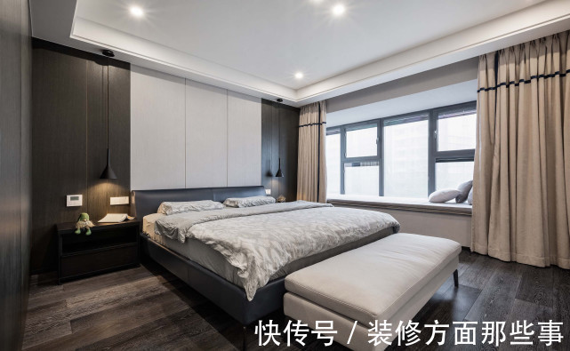 衣柜|140平现代风三居室用衣柜隔开的桌子，眺望窗外美景岂不美哉！
